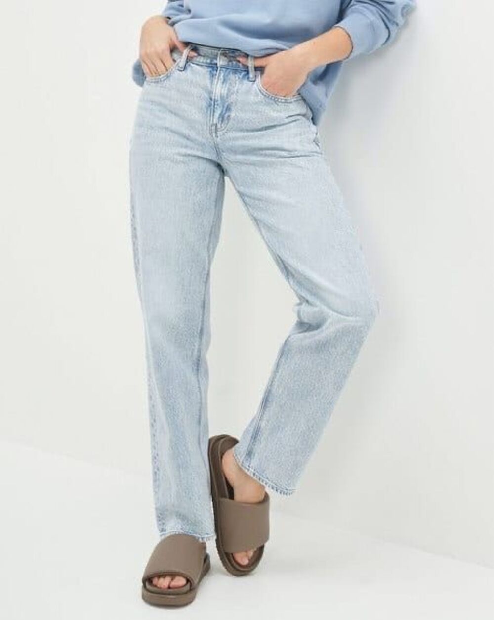 American Eagle 90’s Straight Leg Jeans Blown Out Blue Size 8